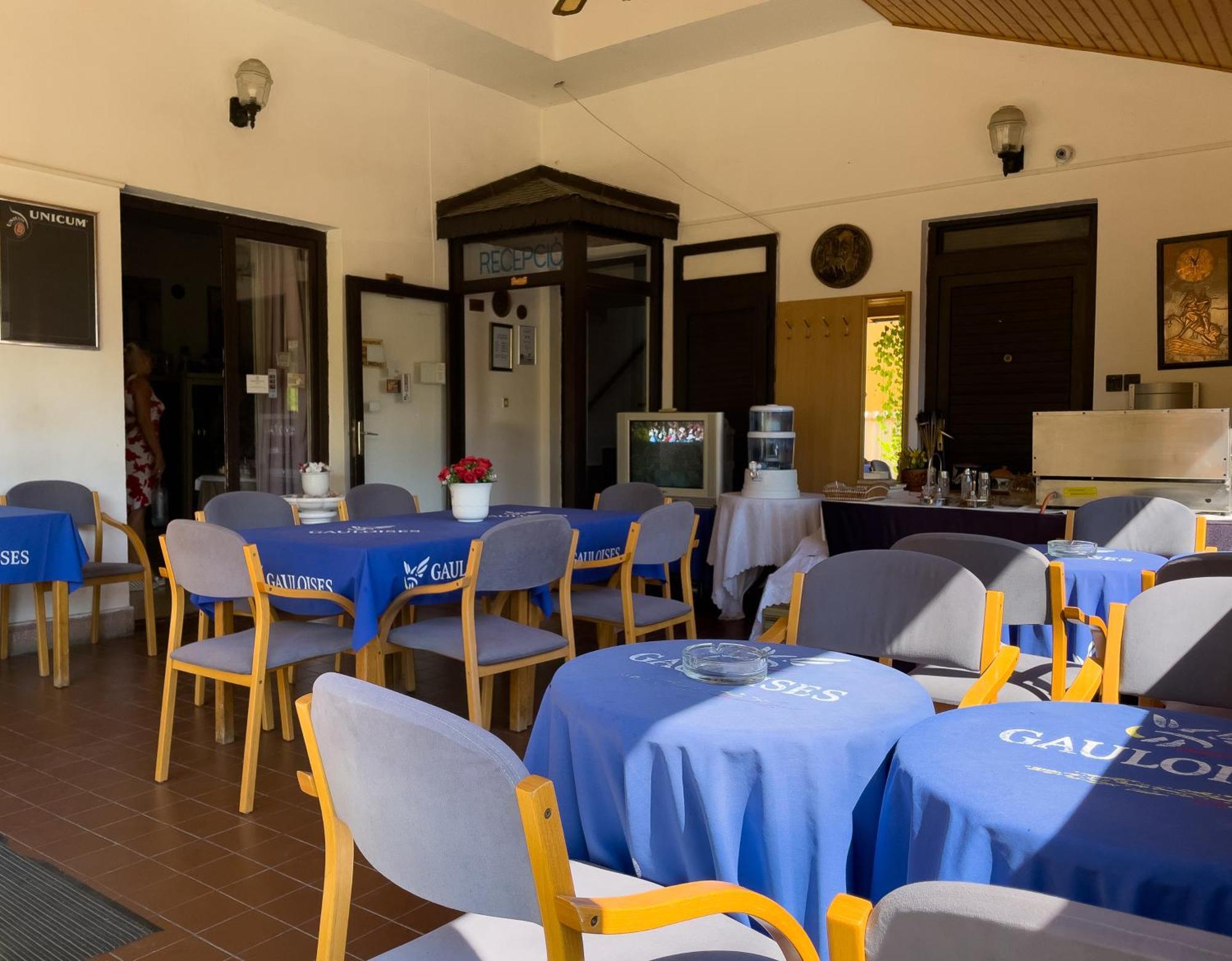 Pestujhely Panzio-Etterem Hotel Boedapest Buitenkant foto