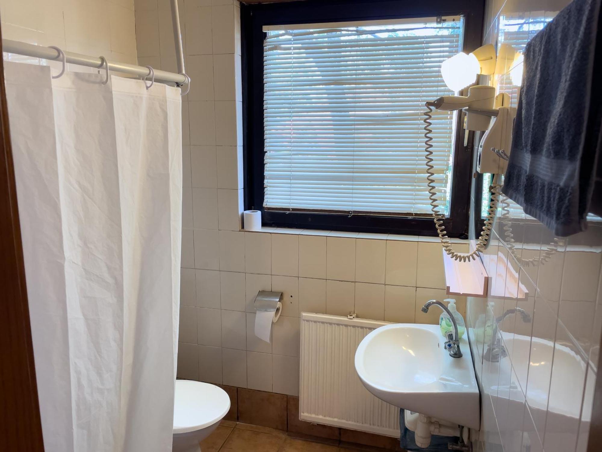 Pestujhely Panzio-Etterem Hotel Boedapest Buitenkant foto