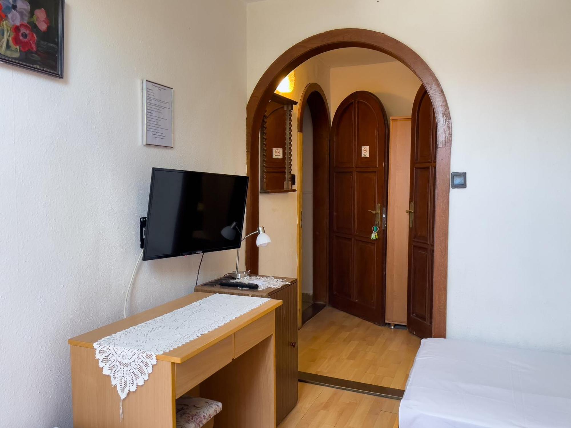 Pestujhely Panzio-Etterem Hotel Boedapest Buitenkant foto