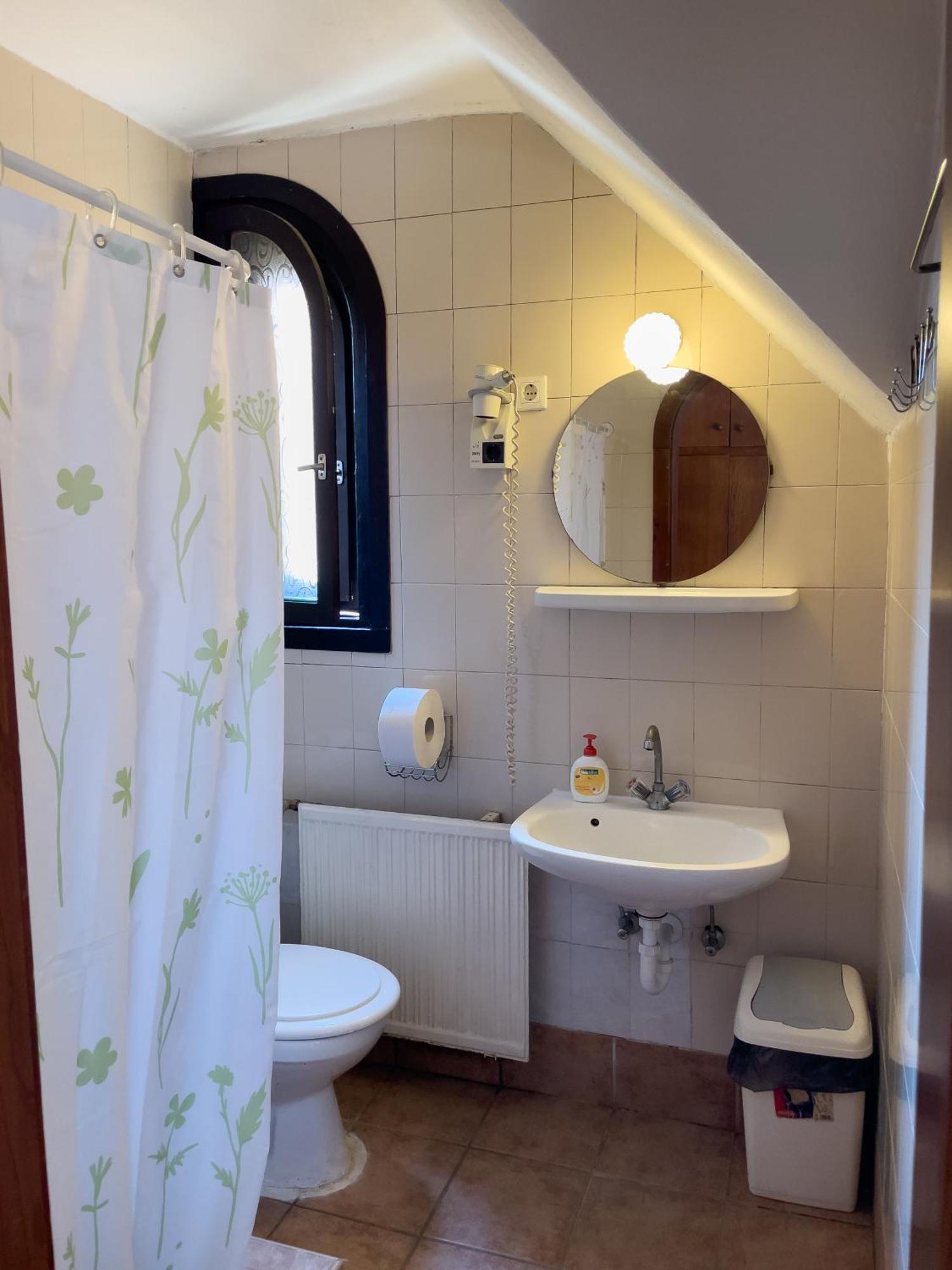 Pestujhely Panzio-Etterem Hotel Boedapest Buitenkant foto